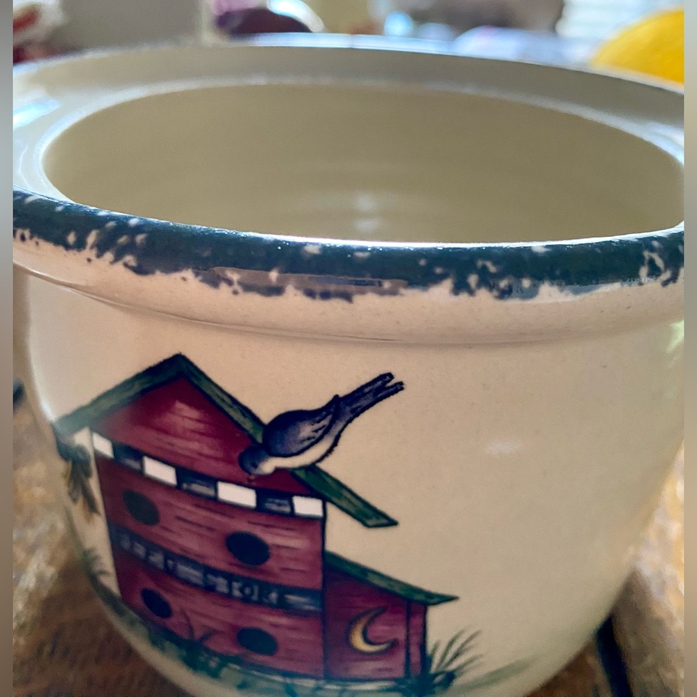 2001 Stone Crock/Bean Pot. Like new condition. Birdhouse Design w/Spongewear Rim - Picture 8 of 16